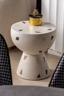 Mesa auxiliar de terrazo en color blanco 40 x 44 cm – detalle