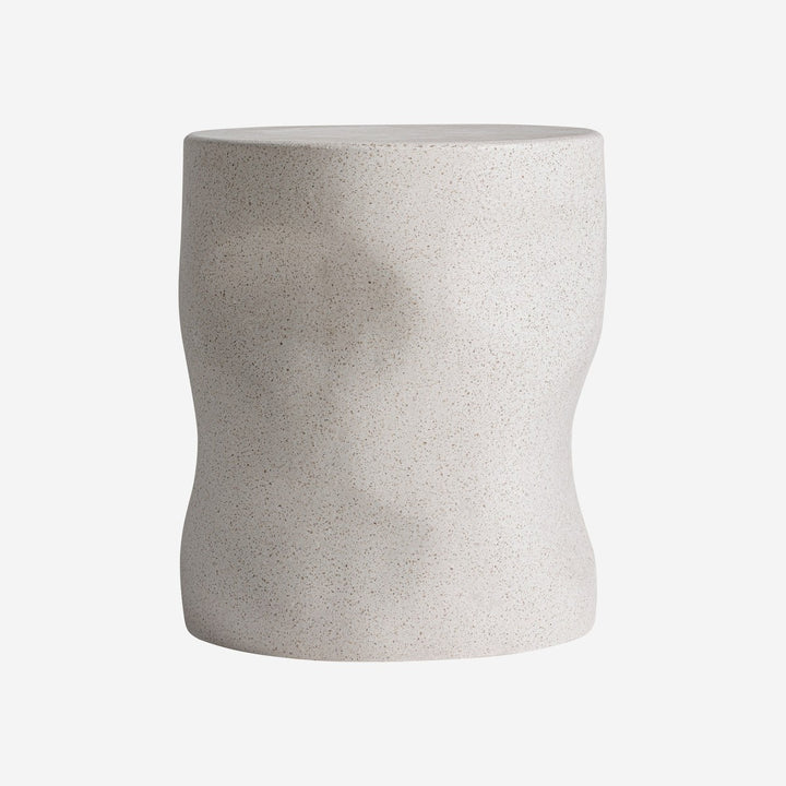 Mesa auxiliar de terrazo en color blanco roto 33 x 40 cm