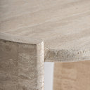 Mesa auxiliar de travertino en color beige 45 x 55 cm – detalle