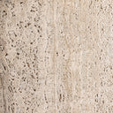 Mesa auxiliar de travertino en color beige mate – detalle