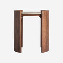 Mesa auxiliar de travertino y madera de mango en color beige mate 50 x 46 x 56 cm