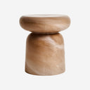 Mesa auxiliar de vidrio en color beige