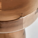 Mesa auxiliar de vidrio en color marrón – detalle