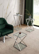 Mesa auxiliar redonda de cristal plateada, 35 x 35 cm en ambiente decorado