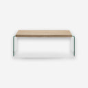 Mesa de centro con tablero de madera y patas de cristal templado, vista frontal