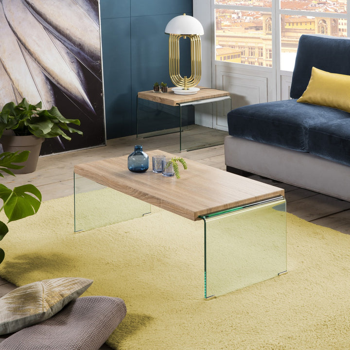 Mesa de centro de madera y cristal en un salón contemporáneo