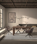 Mesa de comedor rectangular de chapa de roble natural y patas de madera maciza en ambiente decorado