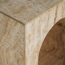 Mesa consola de travertino en color marrón claro – detalle