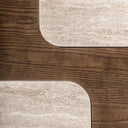 Mesa de bar de madera de roble y travertino en color marrón – detalle