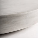 Mesa de centro de cemento en color gris 98 x 16 cm – detalle