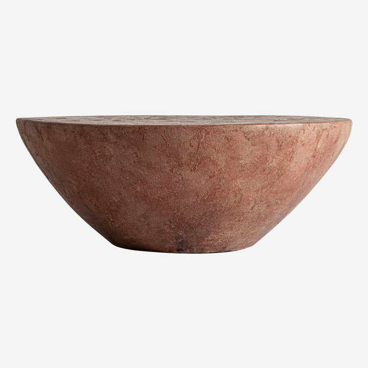 Mesa de centro de cemento en color terracota envejecido