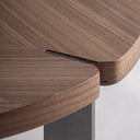 Mesa de centro de chapa de nogal y MDF en color marrón – detalle