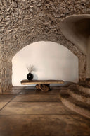 Mesa de centro de madera de suar en color marrón envejecido – ambiente