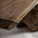Mesa de centro de madera de suar en color marrón envejecido – detalle
