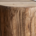 Mesa de centro de madera de teca reciclada en color marrón claro 70 x 55 x 46 cm – detalle