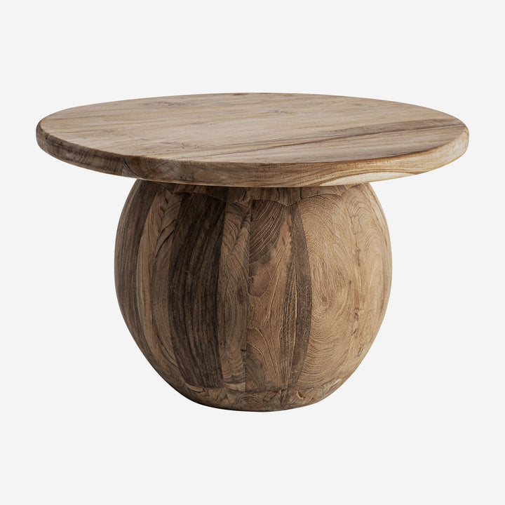 Mesa de centro de madera de teca reciclada en color marrón claro con base esférica