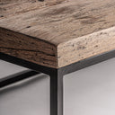 Mesa de centro de madera recuperada y hierro en color marrón – detalle
