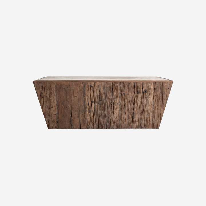 Mesa de centro de madera recuperada y travertino en color marrón envejecido