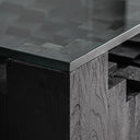 Mesa de centro en color negro de líneas contemporáneas – detalle