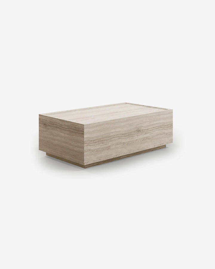 Mesa de centro Otto en mármol travertino sobre fondo gris de estudio