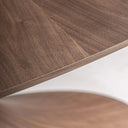 Mesa de comedor de chapa de nogal y MDF en color marrón natural – detalle