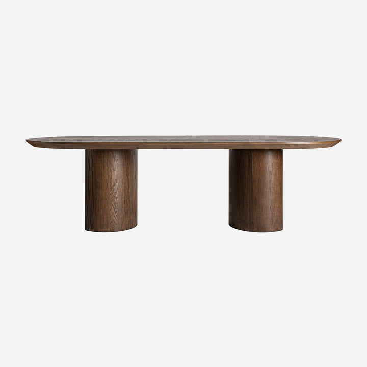 Mesa de comedor de chapa de roble en color marrón teñido