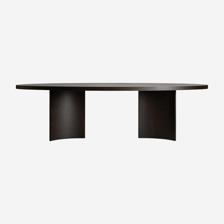 Mesa de comedor de chapa de roble y madera contrachapada en color marrón
