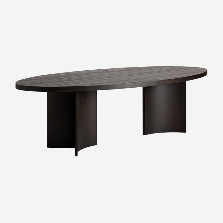 Mesa de comedor de chapa de roble y madera contrachapada en color marrón