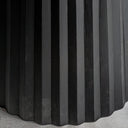 Mesa de comedor de líneas contemporáneas – Negro / 122 x 122 x 77 cm / Madera de mango y mármol mate – detalle