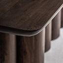 Mesa de comedor de madera de acacia en color marrón natural – detalle
