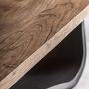 Mesa de comedor de madera de acacia y hierro en color marrón – detalle