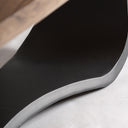 Mesa de comedor de madera de acacia y hierro en color marrón – detalle