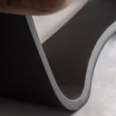 Mesa de comedor de madera de acacia y hierro en color marrón – detalle