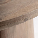 Mesa de comedor de madera de mango en color marrón ovalada con pie cónico – detalle