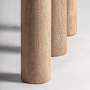 Mesa de comedor de madera de mango y travertino en color marrón claro 150 x 75 cm – detalle