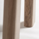 Mesa de comedor de madera de roble y mármol en color marrón – detalle