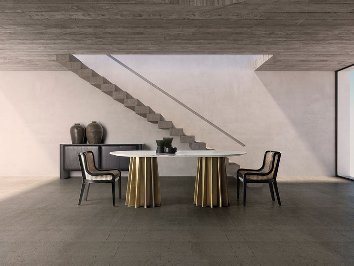 Mesa de comedor de mármol y acero en color blanco – ambiente