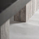 Mesa de comedor de travertino y madera de fresno en color gris – detalle