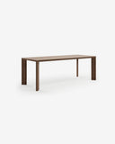 Mesa de comedor Mayra en madera de roble o nogal sobre fondo gris de estudio