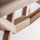 Mesa de comedor extensible de madera de fresno en color marrón claro 220 x 100 x 78 cm – detalle