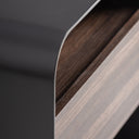 Mesita de noche de madera contrachapada en color negro – detalle