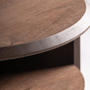 Mesita de noche de madera contrachapada en color nogal – detalle