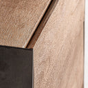 Mesita de noche de madera de mango y hierro en color marrón – detalle