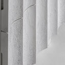 Mesita de noche de MDF y resina en color blanco desgastado – detalle
