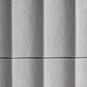Mesita de noche de MDF y resina en color blanco desgastado – detalle