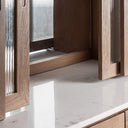 Mueble bar de madera de roble y mármol en color marrón – detalle