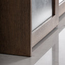 Mueble bar de madera de roble y mármol en color marrón – detalle