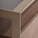 Mueble para TV de madera de fresno y cristal en color marrón claro – detalle