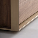 Mueble para TV de madera de fresno y cristal en color marrón claro – detalle