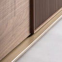 Mueble para TV de madera de fresno y cristal en color marrón claro – detalle